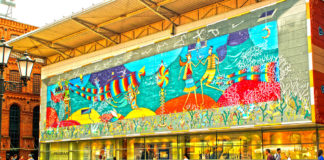 Mikołaj Rejs namalował mural w Manufakturze