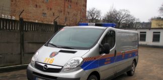 Bezpieczne wakacje w Łodzi: Konne patrole, strażnicy na basenach oraz kontrole autokarów