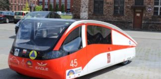 Studenci Politechniki Łódzkiej szykują się na zawody bolidów solarnych