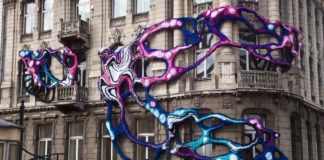 Do połowy grudnia na Piotrkowskiej można oglądać instalację Crystal Wagner