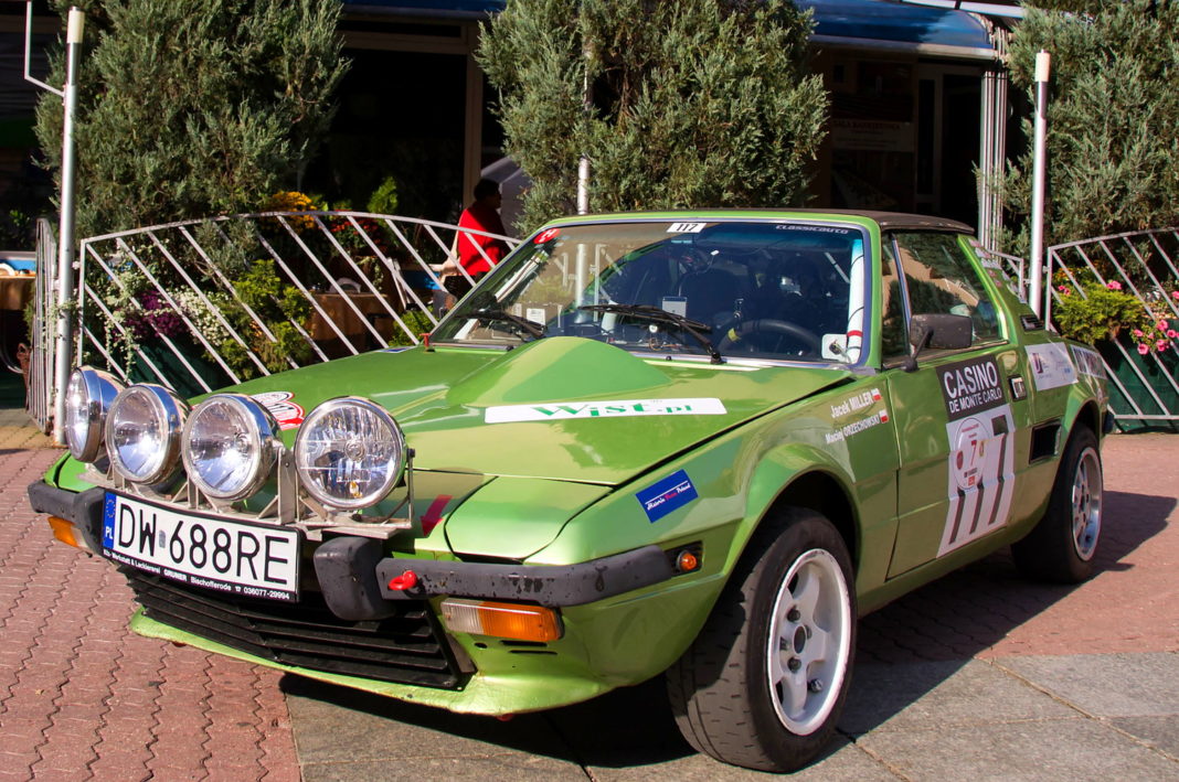 Samochody zabytkowe klubu Classic Cars na Piotrkowskiej